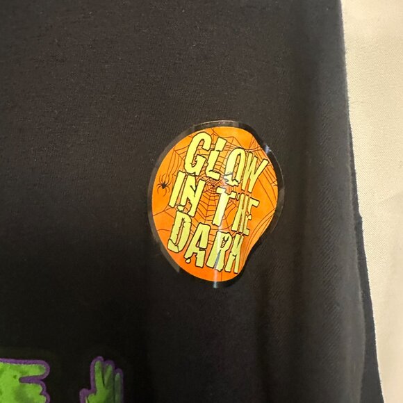 I'm with Creepy, Halloween, Large Black Graphic Tee. - Picture 4 of 10